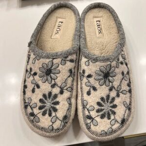 Taos Woolflower Clog Sz 40